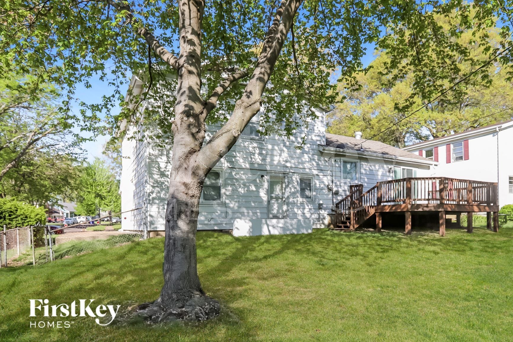 Building Photo - 8925 Grandview Dr