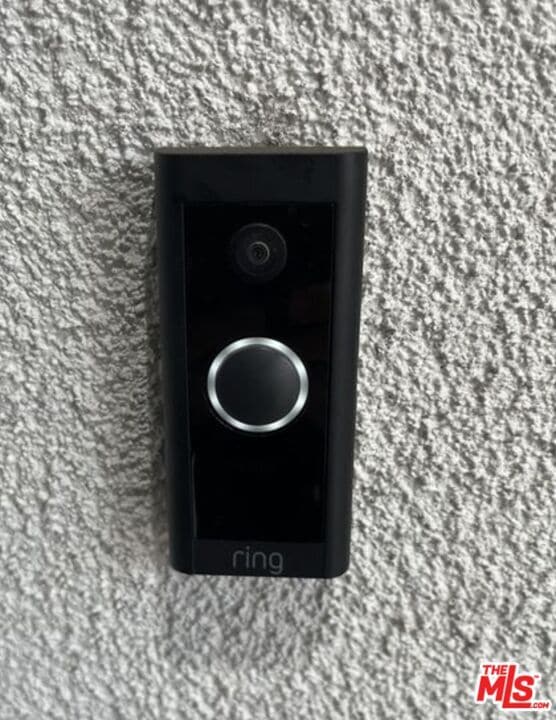 Building Photo - 212 E 29th St