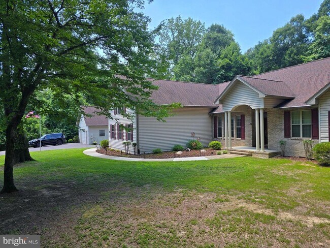 Building Photo - 15401 Jamies Way