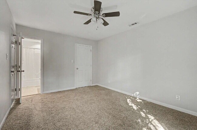 Building Photo - 2-Bedroom Condo Retreat in the Heart of Cary!