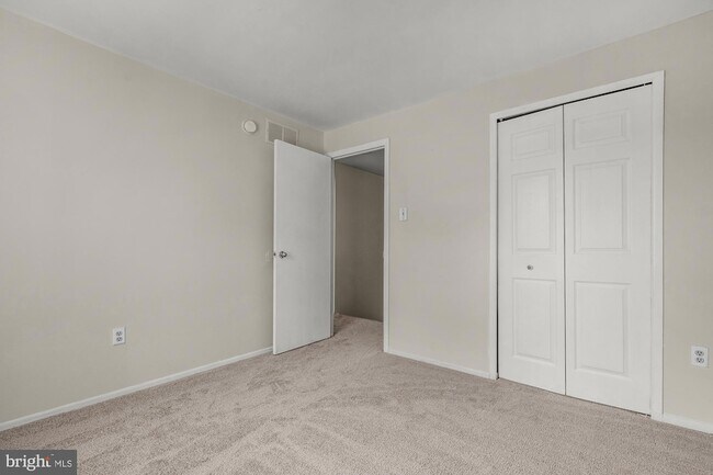 Building Photo - 10738 Bridlerein Terrace