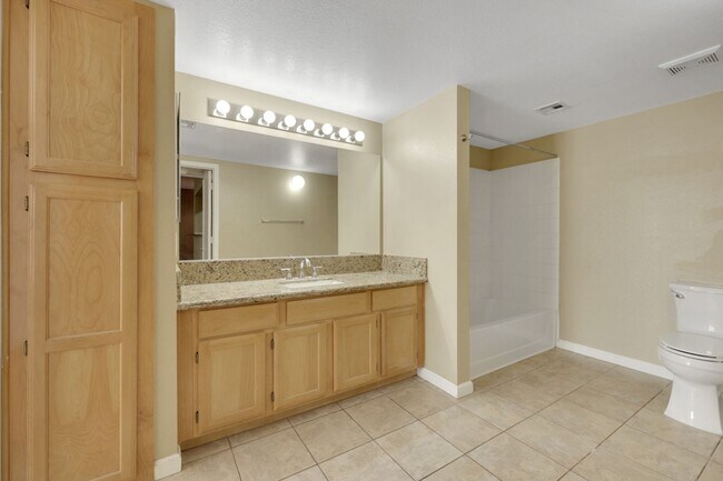 Building Photo - One bedroom condo in gated community