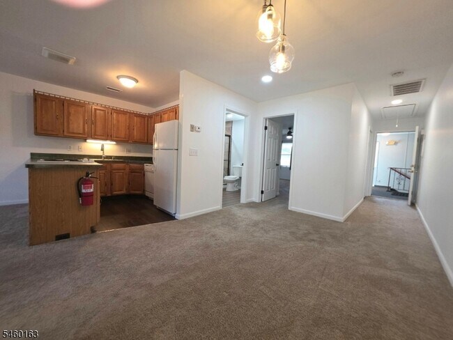 Building Photo - 272 US-206
