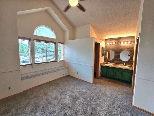 Building Photo - "Charming 4-Bedroom Retreat in Castle Rock with 2.5 Baths, Fenced yard, 2 car attached garage - Y...
