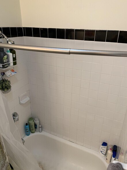 Building Photo - 108 Central St