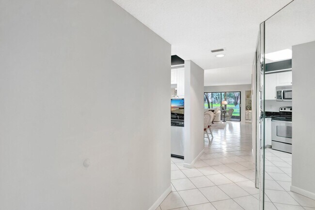 Building Photo - 7280 Amberly Ln