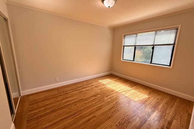 Building Photo - Beautifully Remodeled 4-Bedroom Home with Bonus Family Room & Large Private Yard in South San Fra...