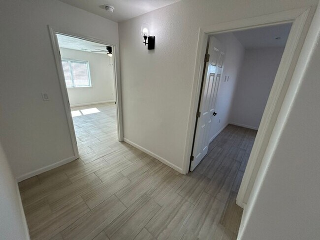 Building Photo - 820 N Cypress St