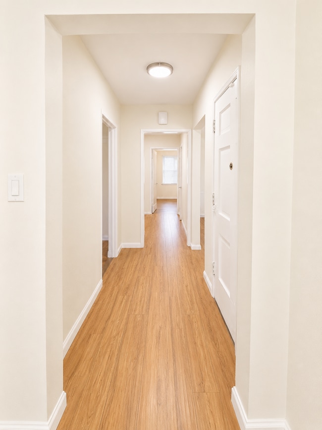 Building Photo - Updated 3-Bedroom Home with Bonus Room, New Appliances & New Central Air