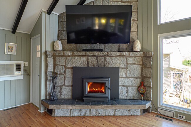 Building Photo - 21 Edge Hill Rd