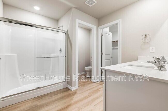 Building Photo - 2401 N Heritage Ranch Dr