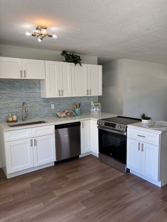 Building Photo - Fully Renovated 3-Bedroom Gem with Modern Upgrades & Timeless Charm!