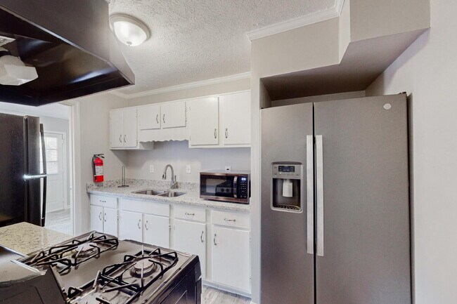 Building Photo - THE LINCOLNDALE | Spacious & comfortable Ellenwood house featuring a dining area designed for con...