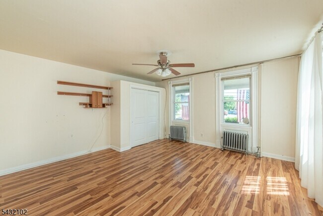 Building Photo - 428 Lathrop Ave