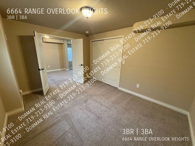 Building Photo - Beautiful 3 Bedroom Townhome