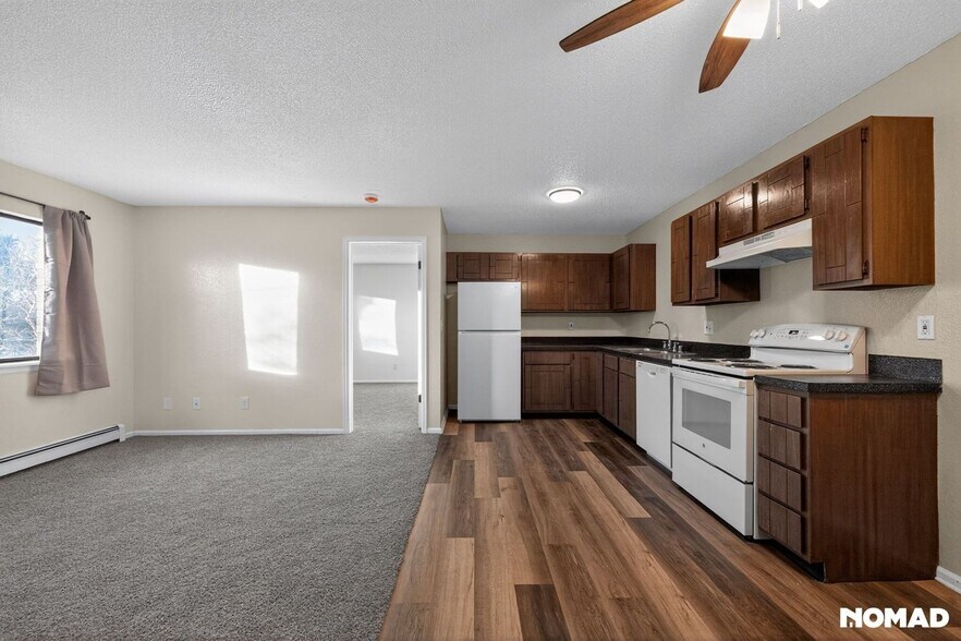 Building Photo - 820 Stone Mountain Ct