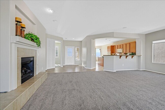 Building Photo - Golf Course Views in Sun City Anthem!  Age...