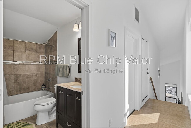 Building Photo - 432 Liberty Hl