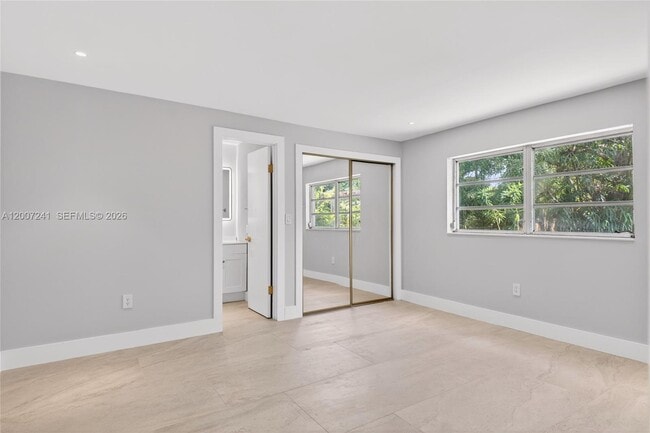 Building Photo - 1250 NE 133rd St