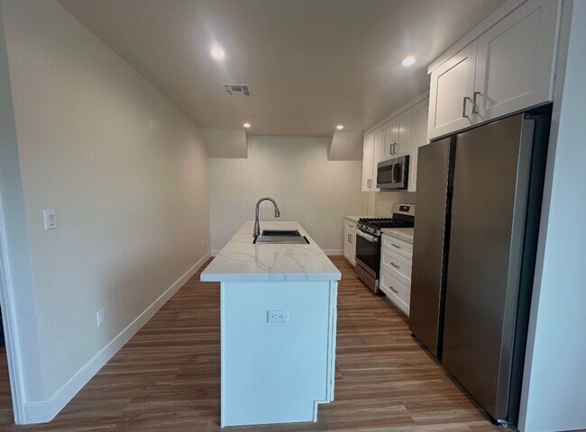 Building Photo - 584-588 Cypress