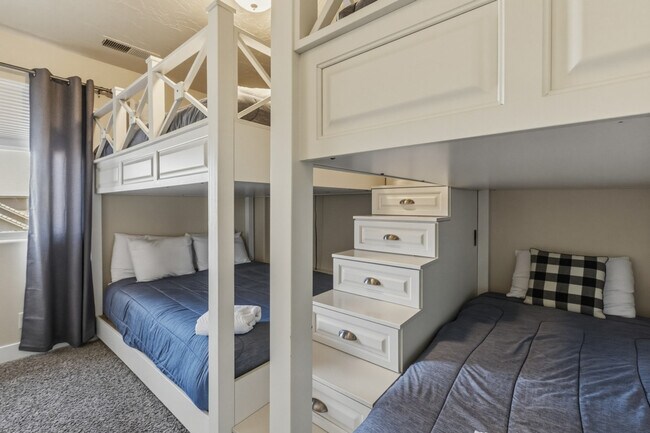 Building Photo - 4221 Torrey Pines Dr