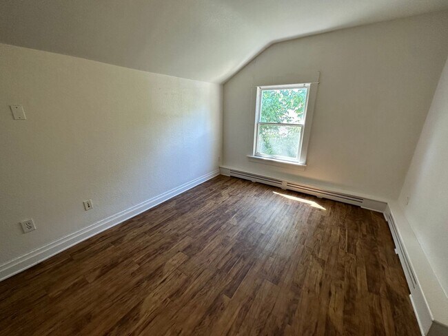 Building Photo - 994 14th St