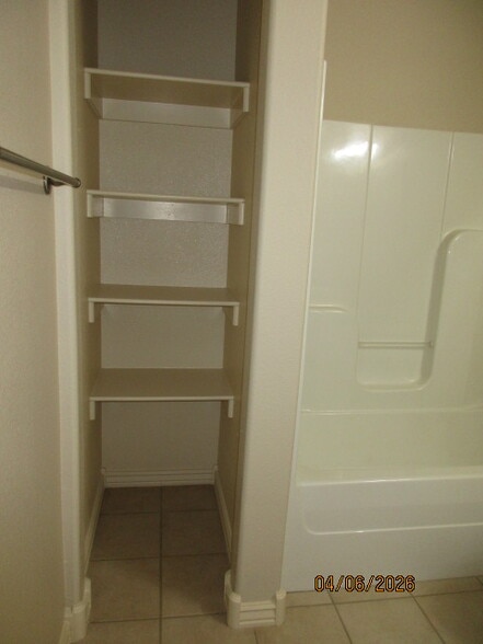 Building Photo - 937 Oak Crossing Dr