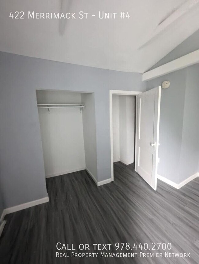 Building Photo - 422 Merrimack St