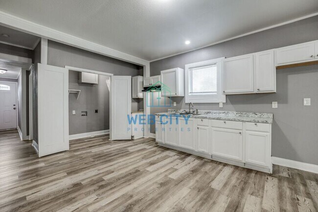 Building Photo - 3627 Meyers St