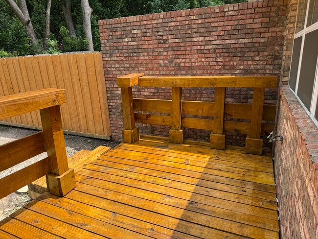 Building Photo - 494 Teal Ln