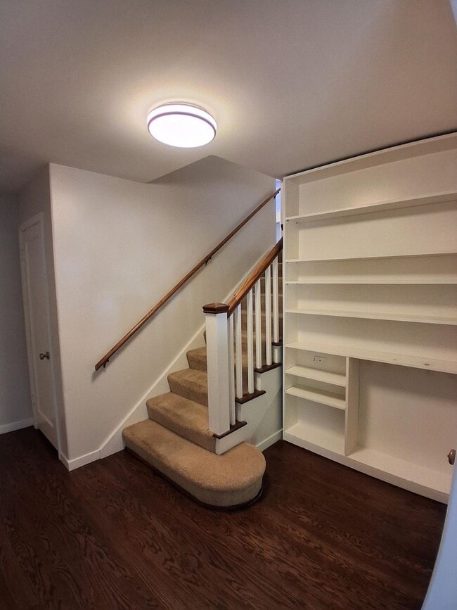 Building Photo - 1044-1048 Marcussen Drive