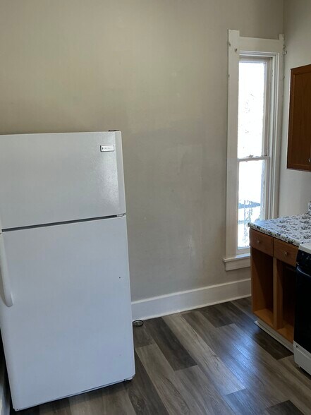 Building Photo - 61 1/2 S 15th St