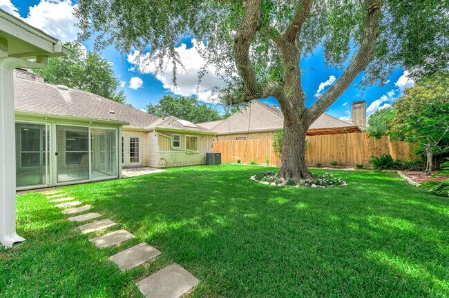 Building Photo - 12302 Piping Rock Dr