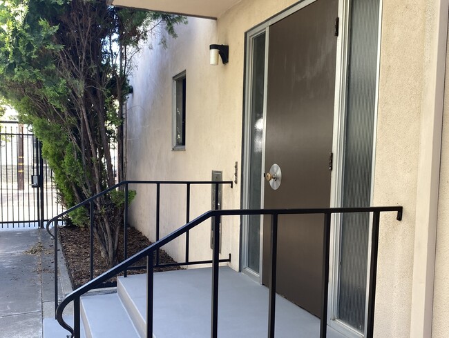 Building Photo - 2534 San Fernando Way