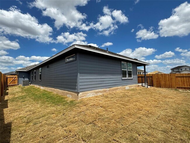 Building Photo - 340 Fossil Dr
