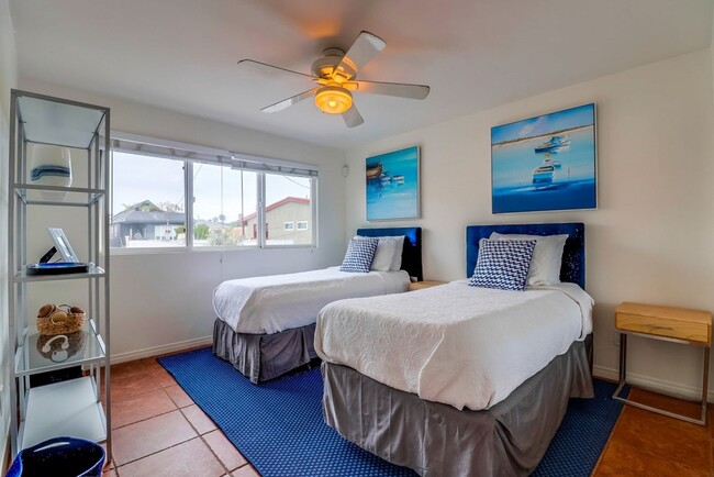 Building Photo - Private Rooftop Deck South Mission Beach