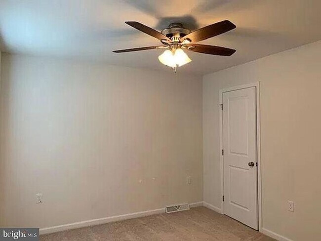 Building Photo - 613 Line Rd