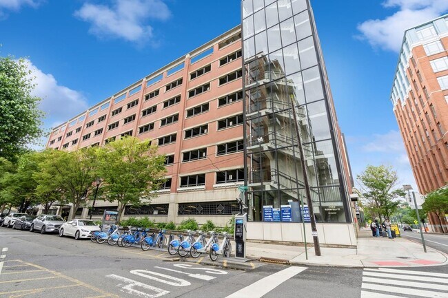 Building Photo - 1450 Washington St