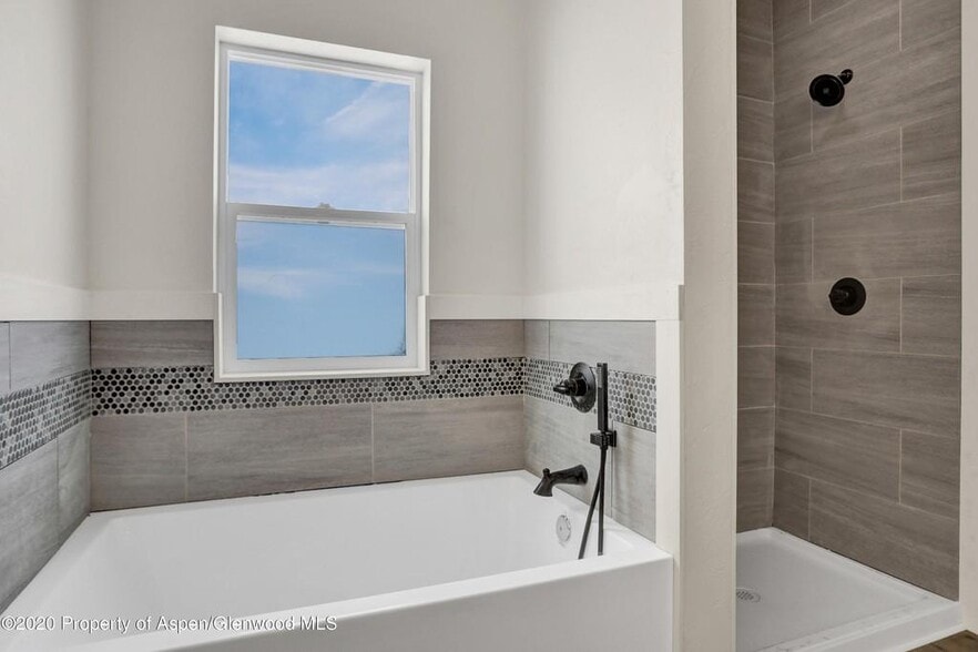 Master bathroom tub looking toward shower - 340 Lake View Rd