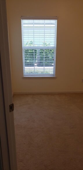 Building Photo - 104 Callie Cir