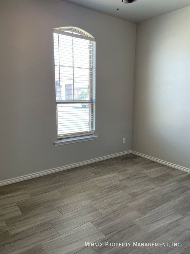 Building Photo - 1647 Wrigley Dr