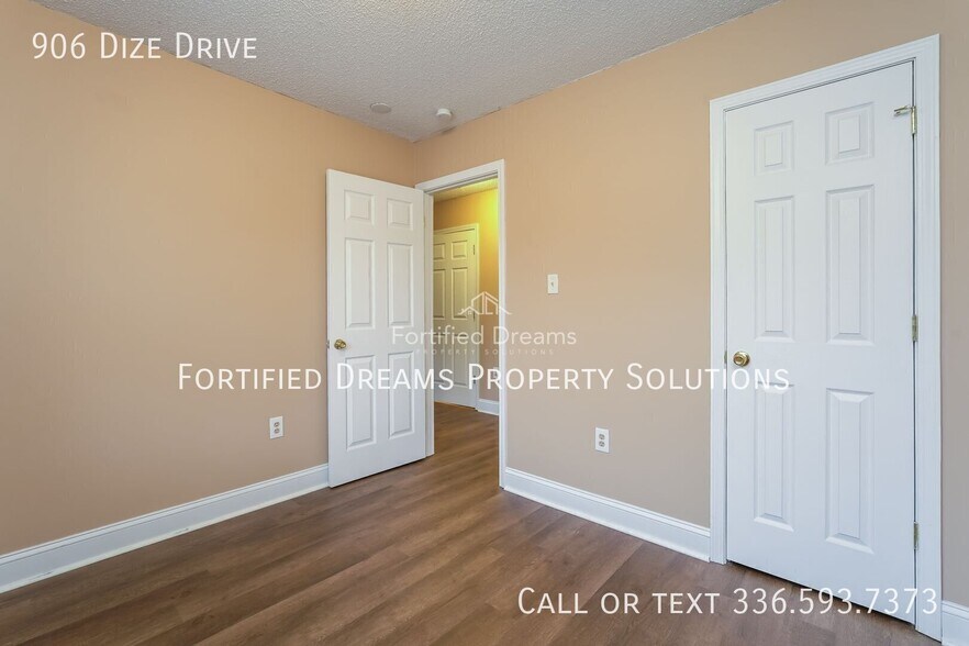 Building Photo - 906 Dize Dr