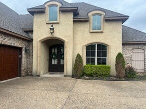 Building Photo - 4 BEDROOM, 3 BATHROOM IN TIBURON