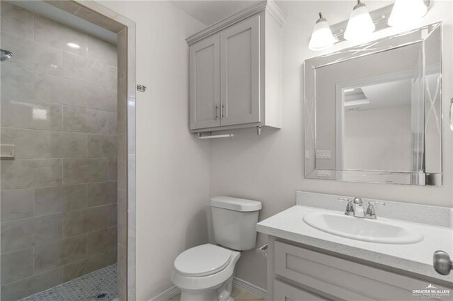 Building Photo - 5932 N Playa Del Sol St