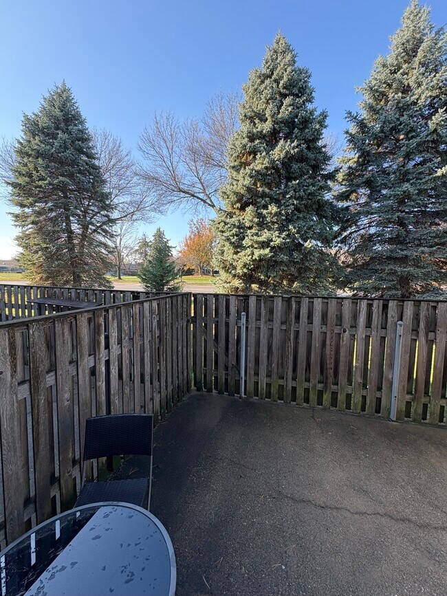 Building Photo - 331 St Andrews Dr