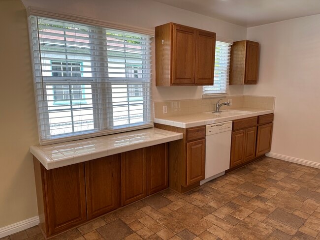 Building Photo - 2133 Glyndon Ave