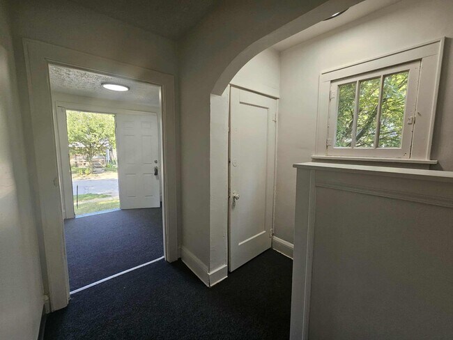 Building Photo - 669 Inman St