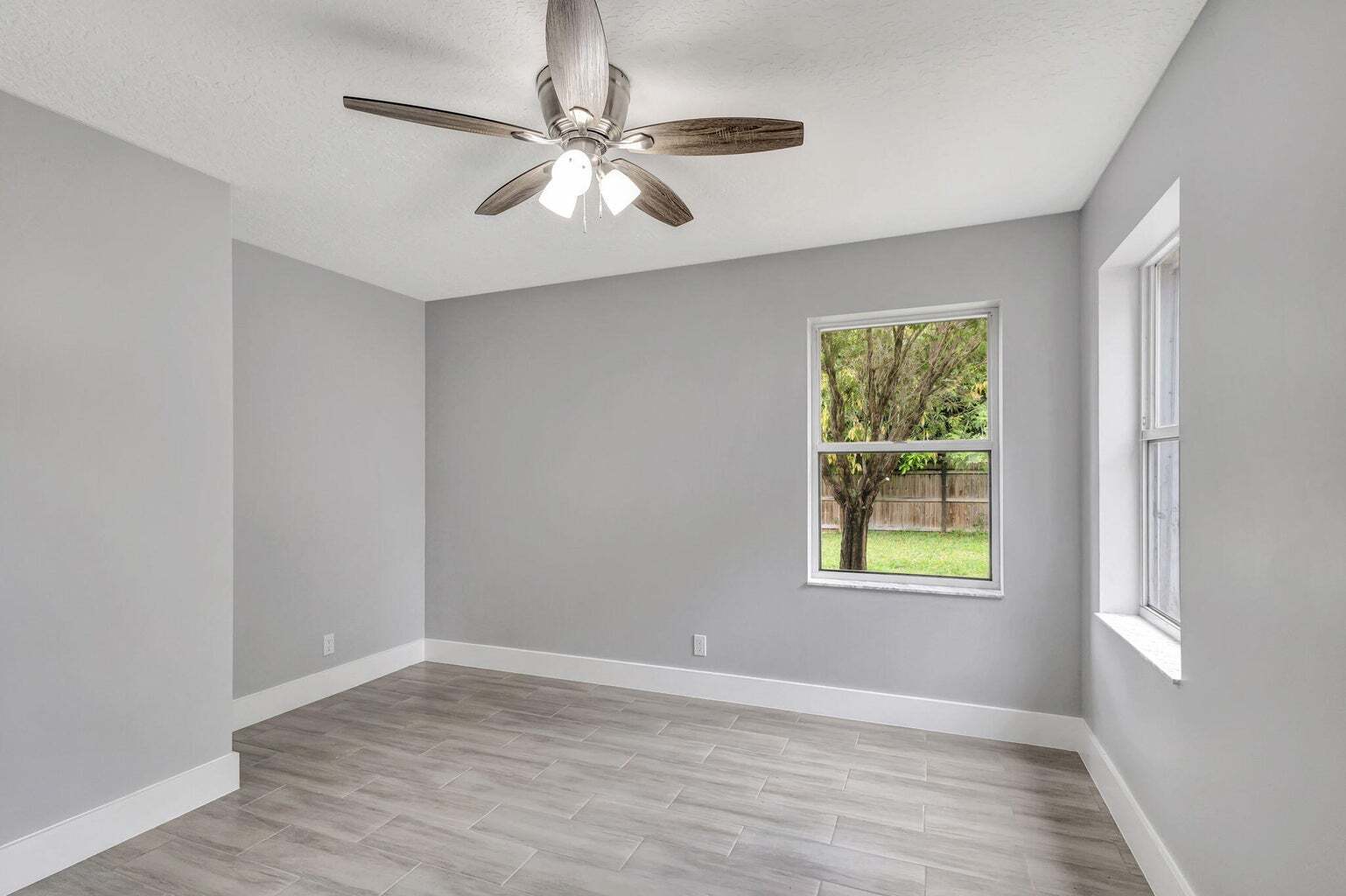 Building Photo - 843 Azalea Dr