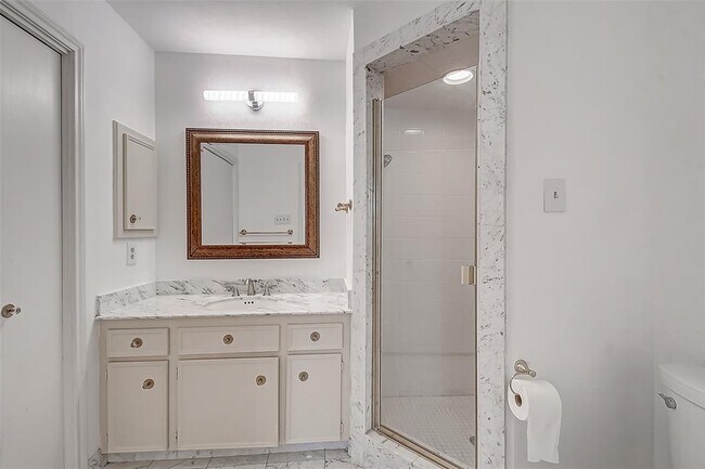 Building Photo - 201 Vanderpool Ln