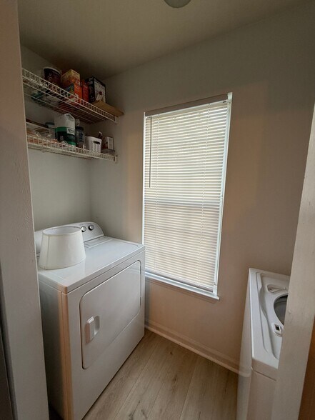 Building Photo - 813 Selwyn Oaks Ct